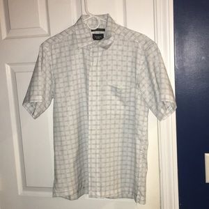 Short sleeve button down